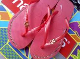 Havaianas Slim Pingente Laço e Strass Dourado